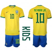 Billiga Brasilien Neymar Jr #10 Barnkläder Hemma fotbollskläder till baby VM 2022 Kortärmad (+ Korta byxor)